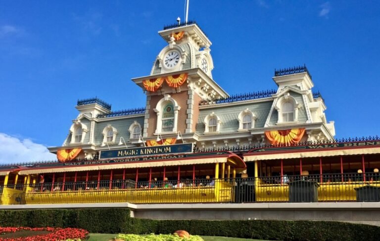 Magic-Kingdom-itinerary-front-entrance-Main-Street-station
